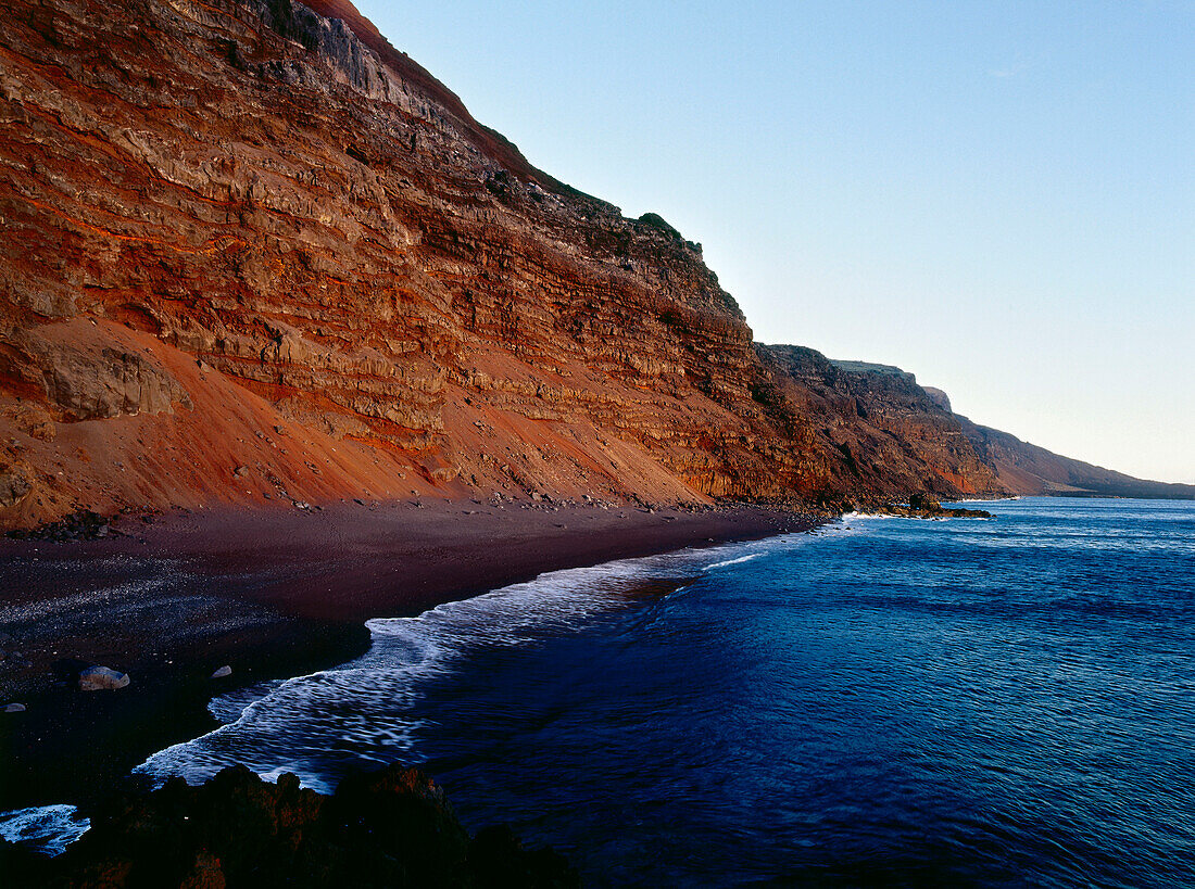 Playa del Verodal, red sandy beach, steep coast, El Hierro, Canary Islands, Atlantic Ocean, Spain