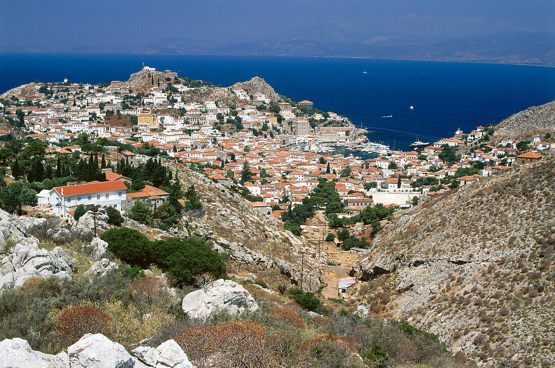 Berge oberhalb der Stadt, steile Pfade verbinden Hydra Stadt mit der Inselmitte, Hydra, Saronische Inseln, Griechenland
