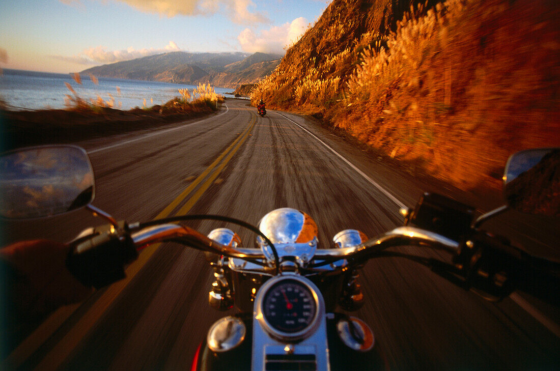 Highway 1, abends am Cape San Martin vor Lucia Range Kalifornien, USA