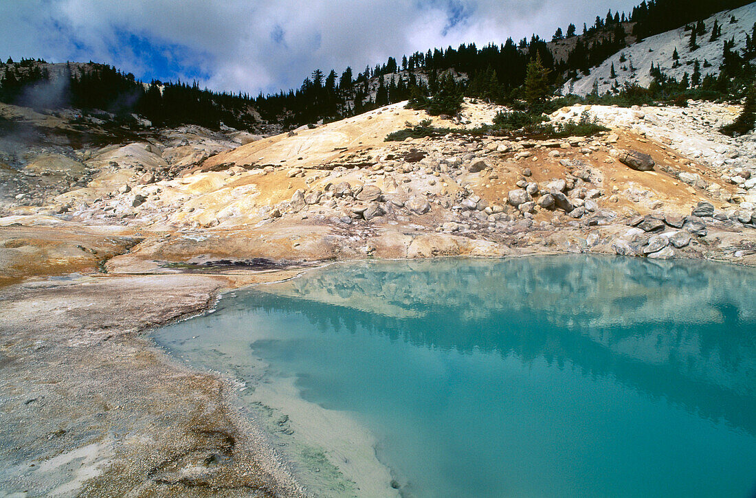 Bumpass Hell, hydrothermic area, Lassen Volcanic National Park, Northern California, USA