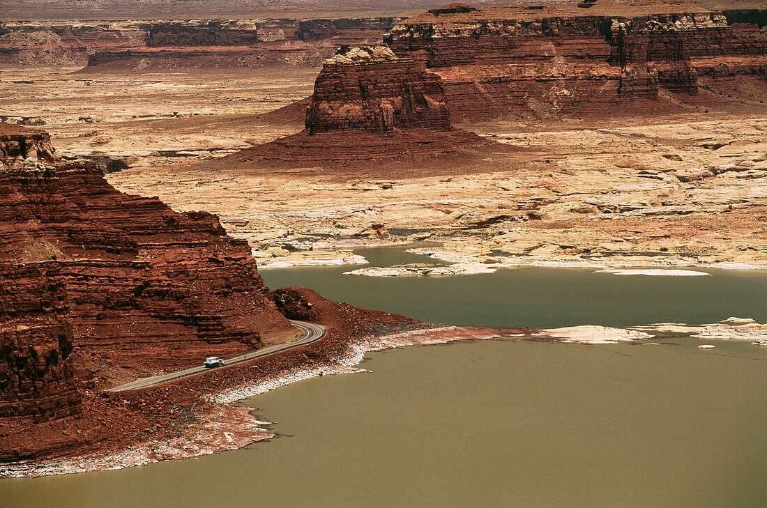 Highway 95 bei Hite, Lake Powell, Glen Canyon, Nat. Rescreation Area. Utah, USA