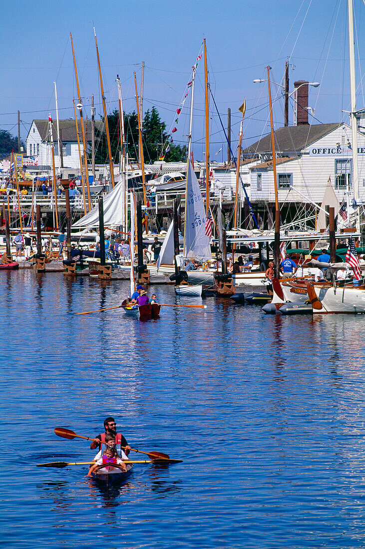 Segelboote aus Holz, im Hafen, Wooden Boat Festival, Port Townsend, Washington, USA