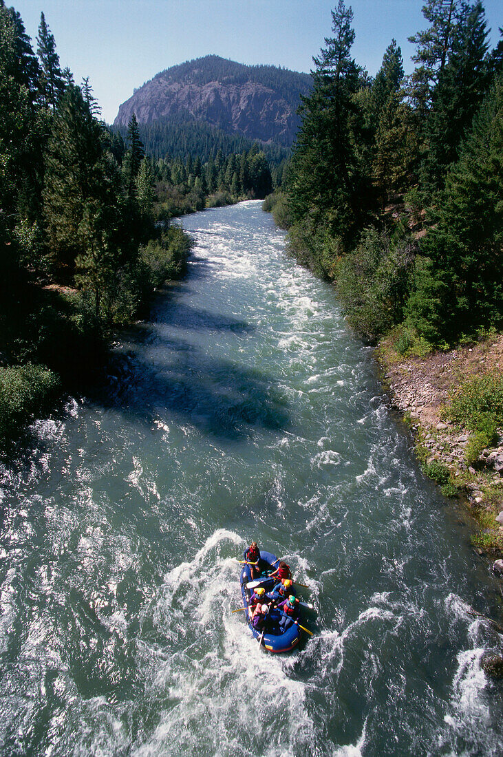 Rafting auf Tieton River, Wildwasser Klasse 3, östlich Mt. Rainier, Cascades, Washington, USA
