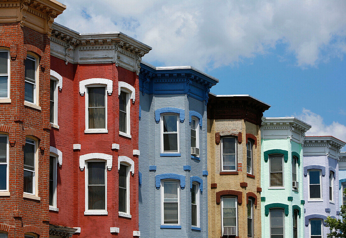 Bunte Fassaden von Reihenhäusern, Washington DC, Amerika, USA