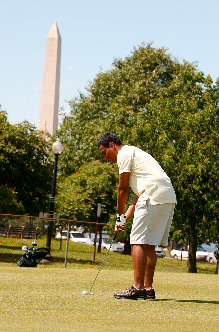 A man playing golf, East Potomac Golf Course, Washington DC, United States, USA