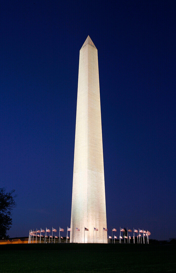 The illuminated Washington Monument at night, Washington DC, America, USA