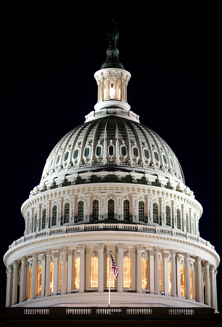 United States Capitol at night, the United States Congress, the legislative branch of the U.S. federal government, Washington DC, United States, USA