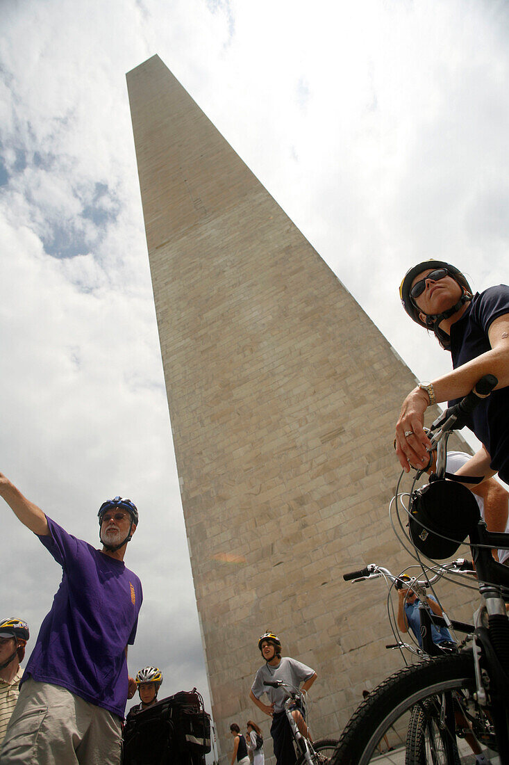 Tourists at the Washington Monument, Washington DC, United States, USA