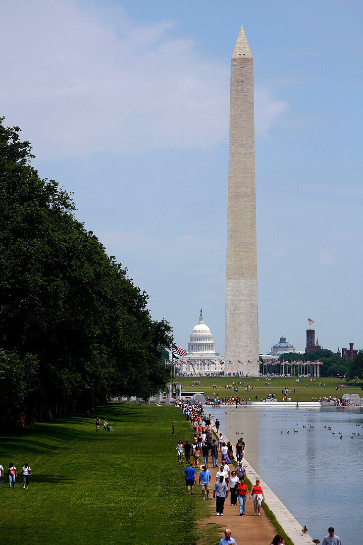 Der National Mall mit Washington Monument im Hintergrund, Washington DC, Vereinigte Staaten von Amerika, USA
