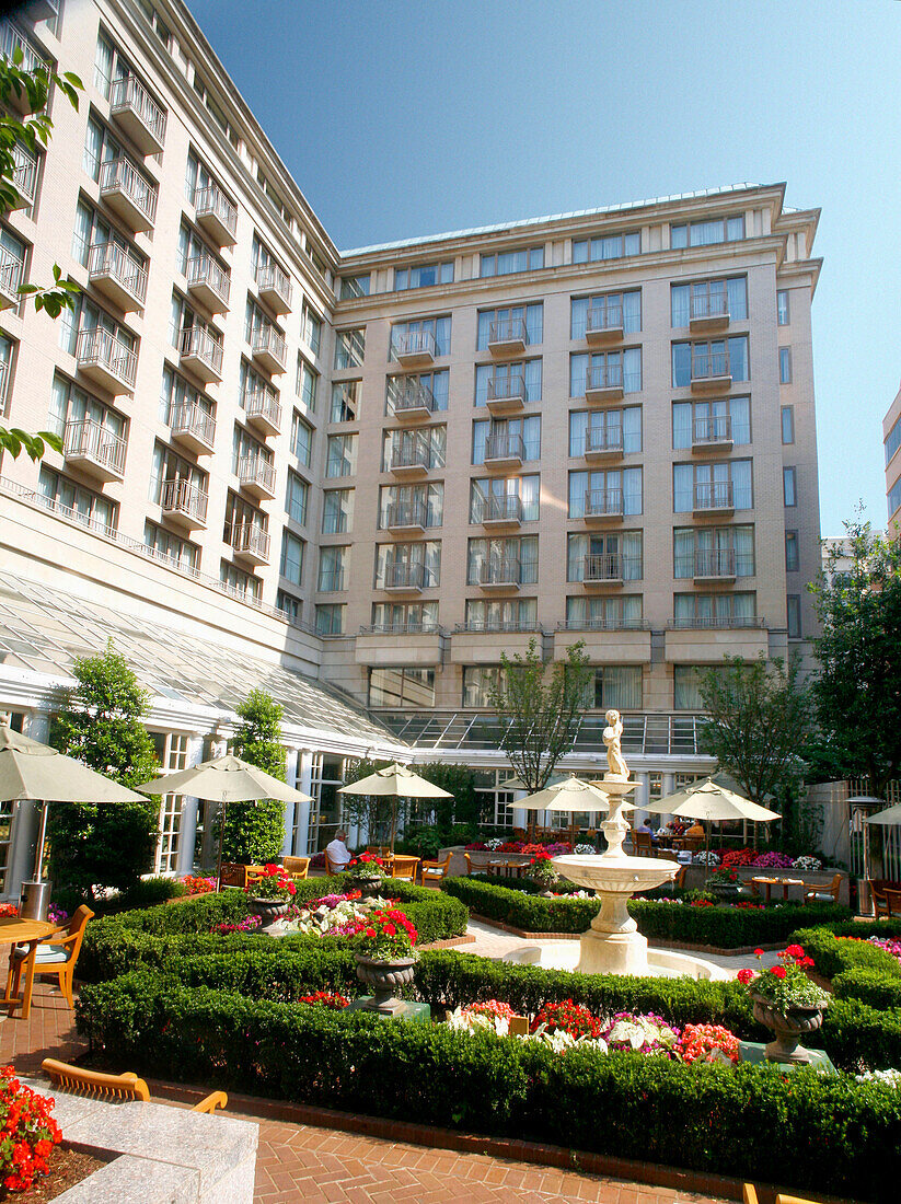 Fountain and flowerbeds in the courtyard of the Fairmont Hotel, Washington DC, America, USA