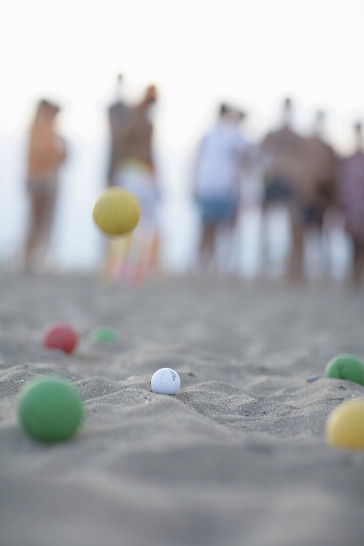 Leute spielen Boule am Strand, Belek, Türkei