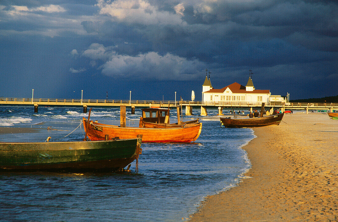 Beach with pier, Ahlbeck, Usedom Island, Mecklenburg-Western Pomerania, Germany, Europe