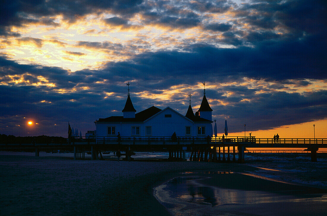 Pier, Ahlbeck, Usedom Island, Mecklenburg-Western Pomerania, Germany, Europe