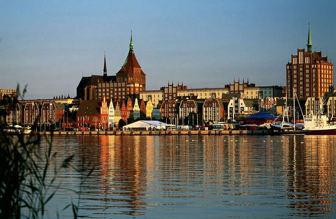 Rostock mit Hafen, Mecklenburg Vorpommern, Deutschland, Europa