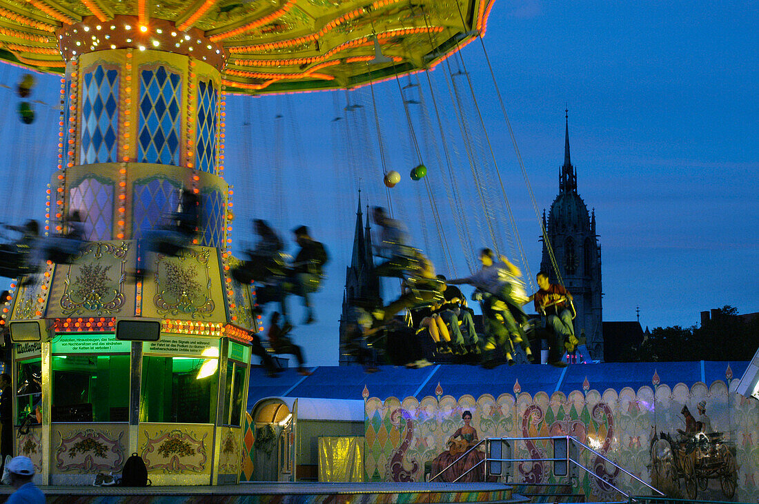 Kettenkarussel, Oktoberfest, München, Bayern, Deutschland