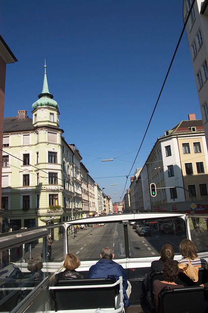 Einfahrt nach Schwabing mit Stadtrundfahrt, Mit einer normalen 1stündigen Münchner Stadtrundfahrt fährt man unter anderem durch Schwabing. Dies ist einer der allerersten Eindrücke, wenn man nach Schwabing hineinfährt. Das Schellingtürmchen.