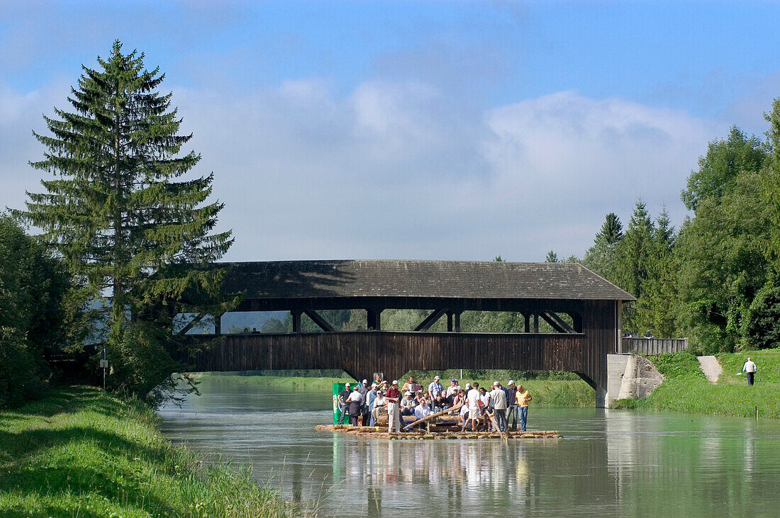 Floßfahrt auf der Isar, München, Bayern, Deutschland