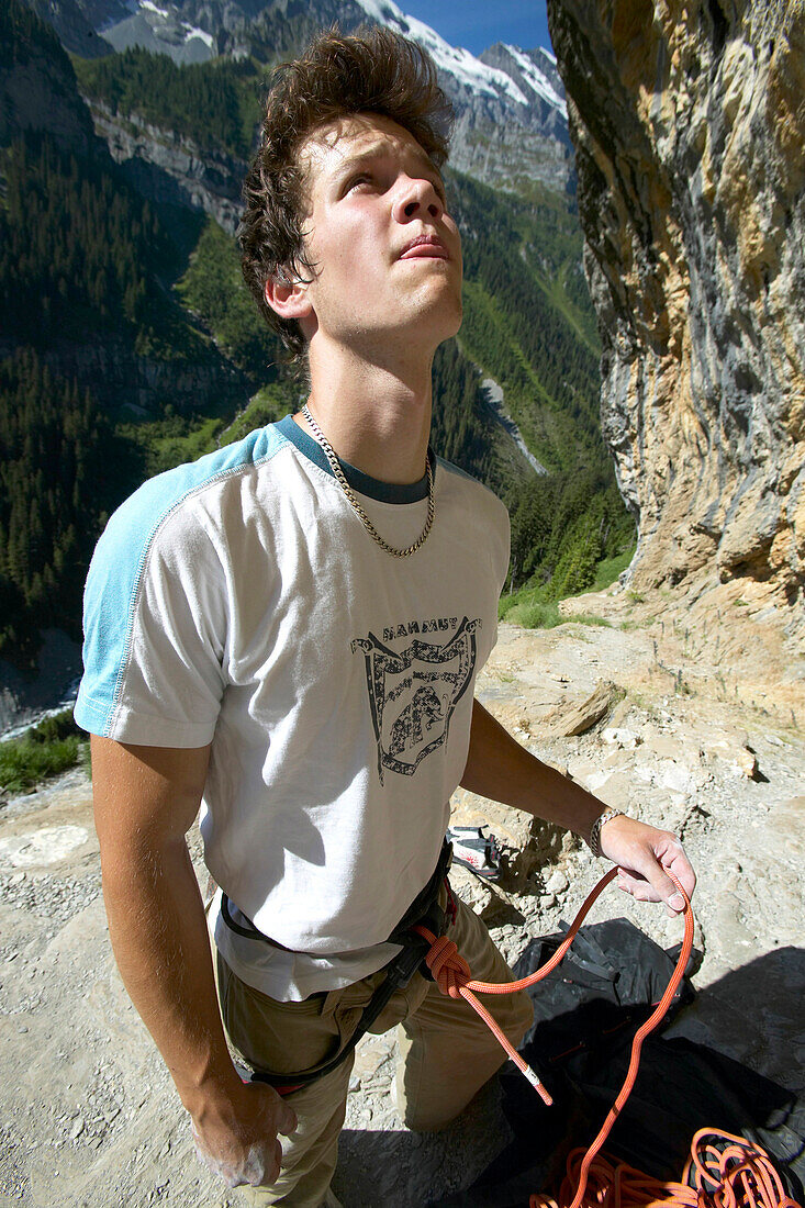 Mann, Kletterer, Vorbereitungen, Routencheck, Gimmelwald, Lauterbrunnen, Schweiz