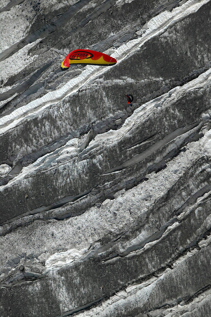 Men, Paragliding, Winter, Glacier, Jungfrauspitze, Interlaken, Grisons, Switzerland