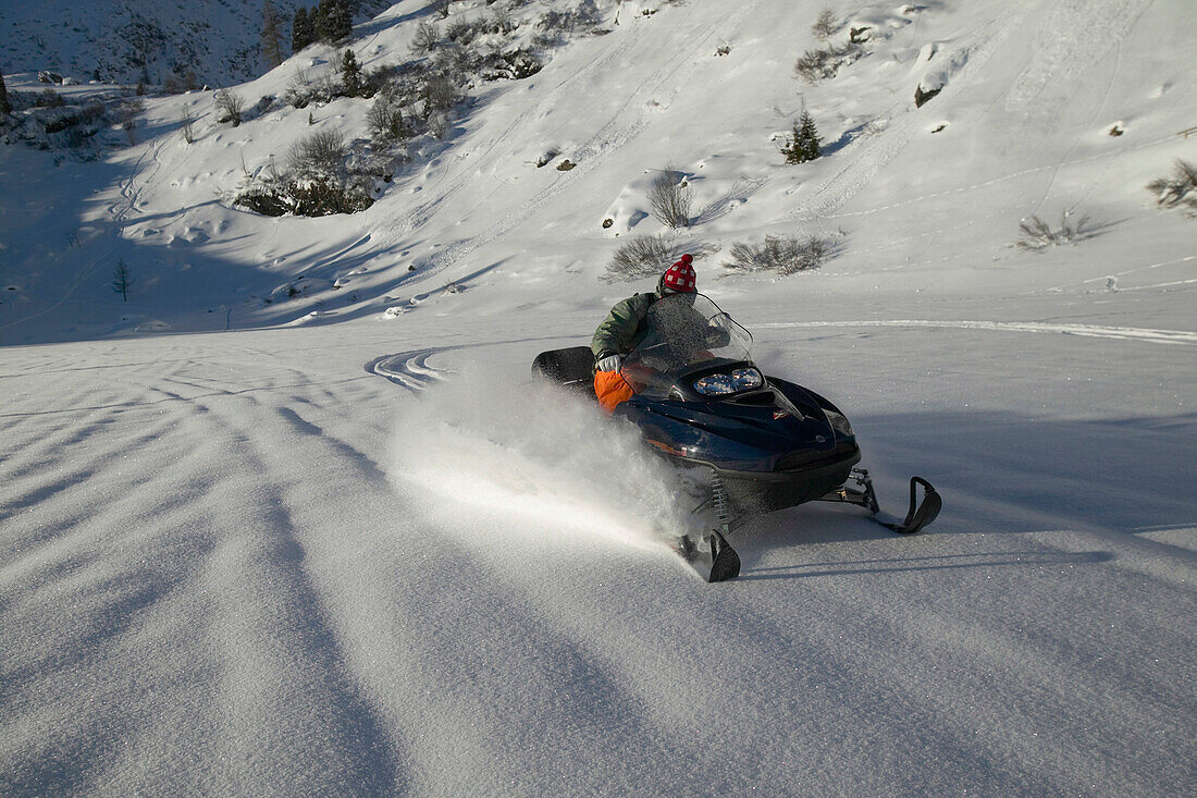 Man, Skidoo, Powder, Falkertsee, Carinthia, Austria