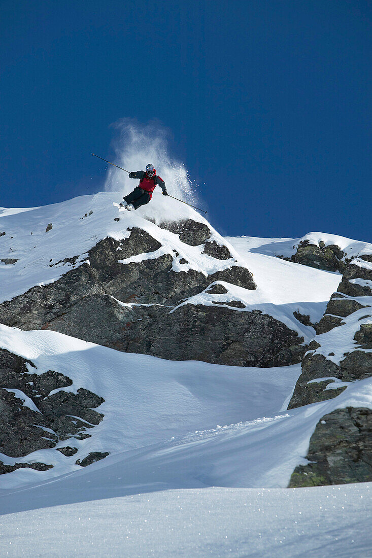 Mann, Skifahren, Sprung, Felsen, , St Luc, Chandolin, Wallis, Schweiz