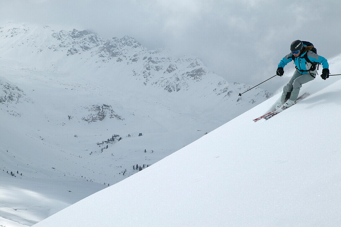 Women, Powderturn, Skiing, St Luc, Chandolin, Valais, Switzerland