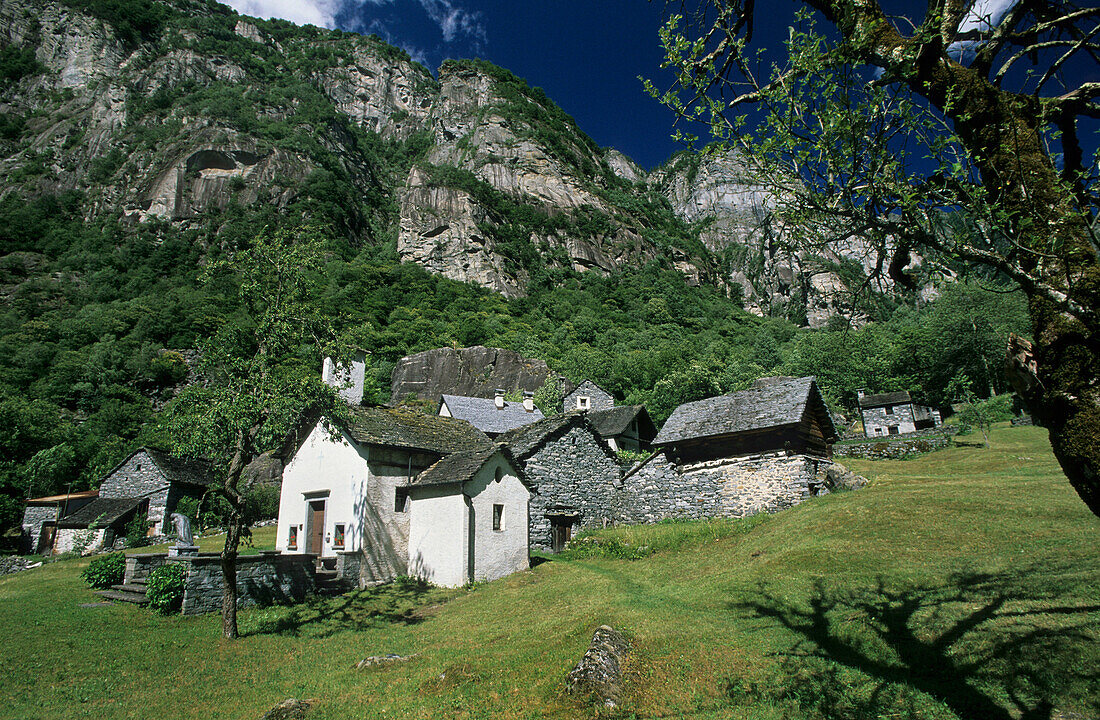 Alte Steinhäuser in Sabbione, Tessin, Schweiz