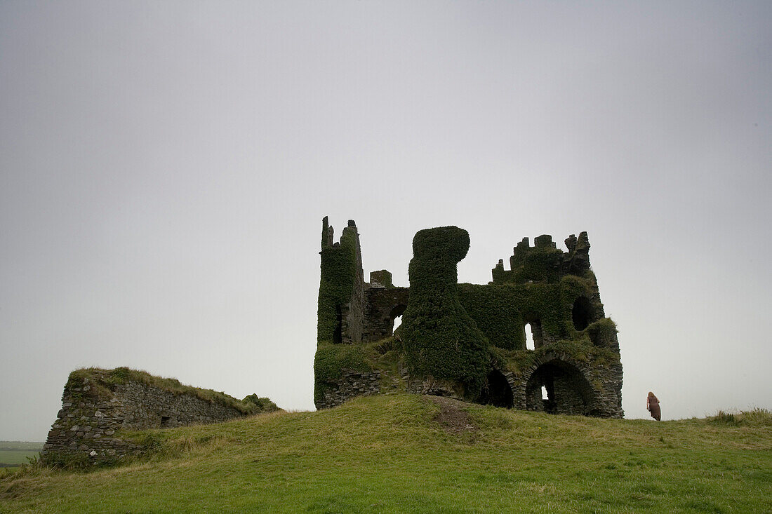 Ballycarbery castle near Cahersiveen, Ring of Kerry, Ireland, Europe