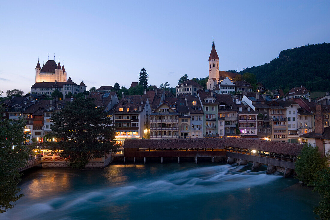 View over the river Aare and sluice to Thun Castle and town in the evening, Thun, the largest garrison town in Switzerland, Bernese Oberland, Canton of Bern, Switzerland