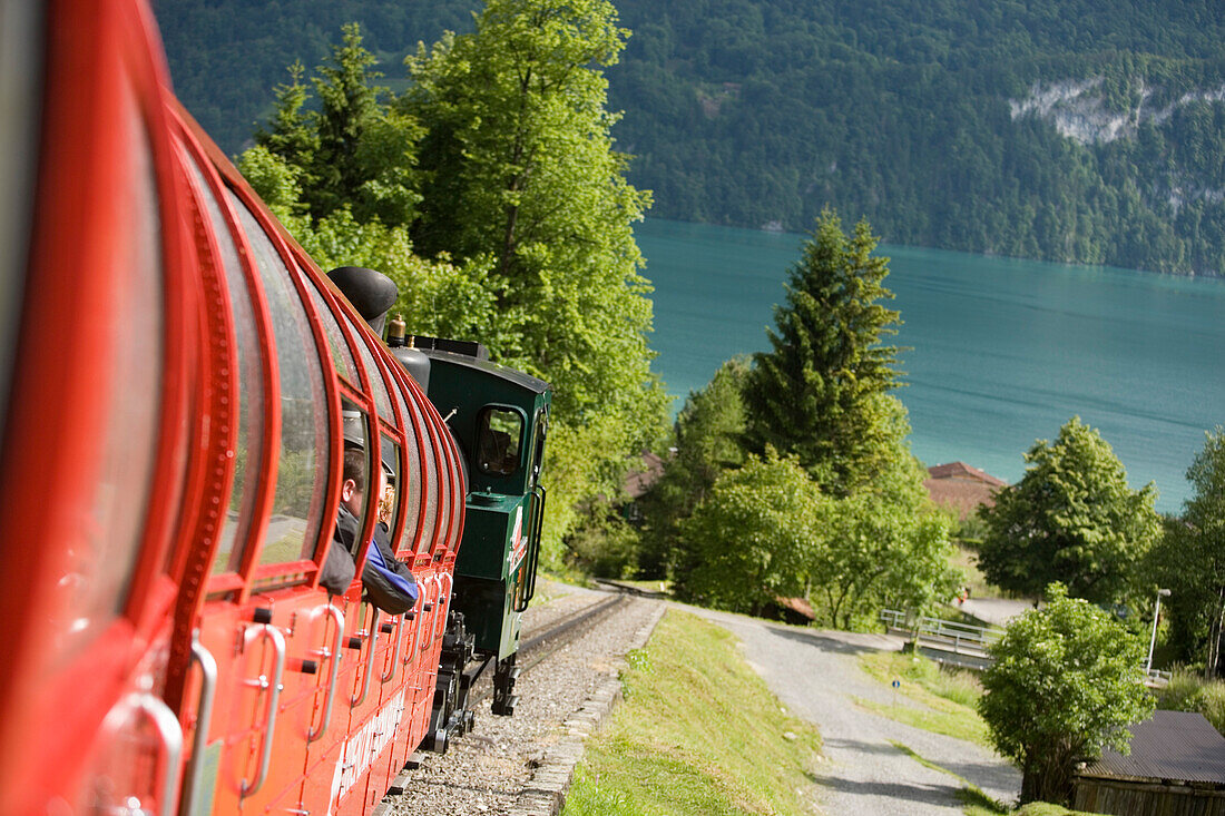 Brienzer Rothornbahn, ältester Zahnradbahn der Schweiz, Brienz, Brienzer See im Hintergrund, Berner Oberland, Kanton Bern, Schweiz