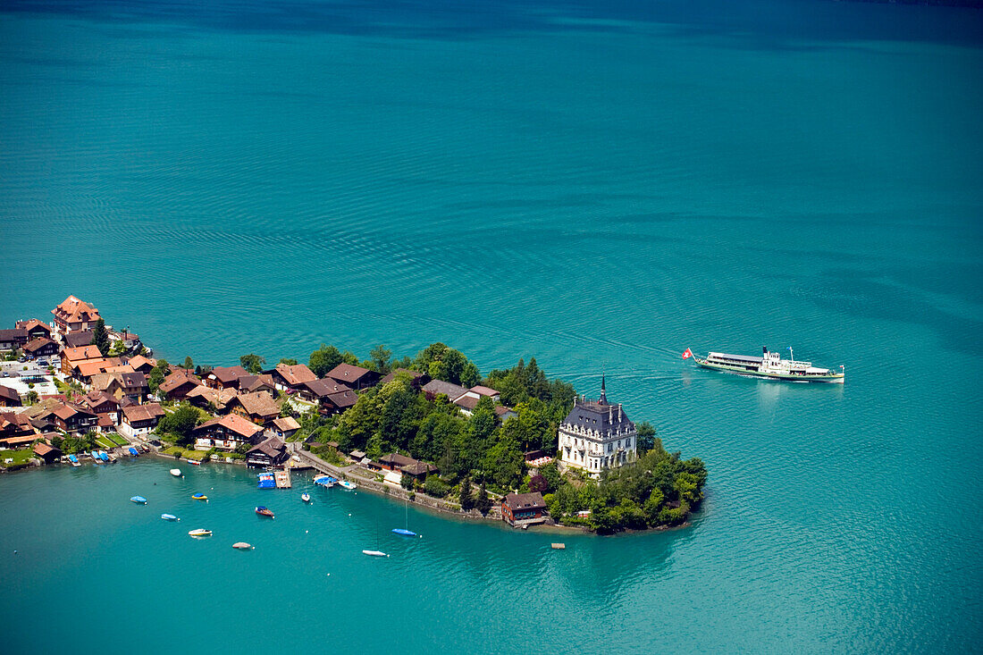 Iseltwald von oben, Brienzer See, Berner Oberland, Kanton Bern, Schweiz