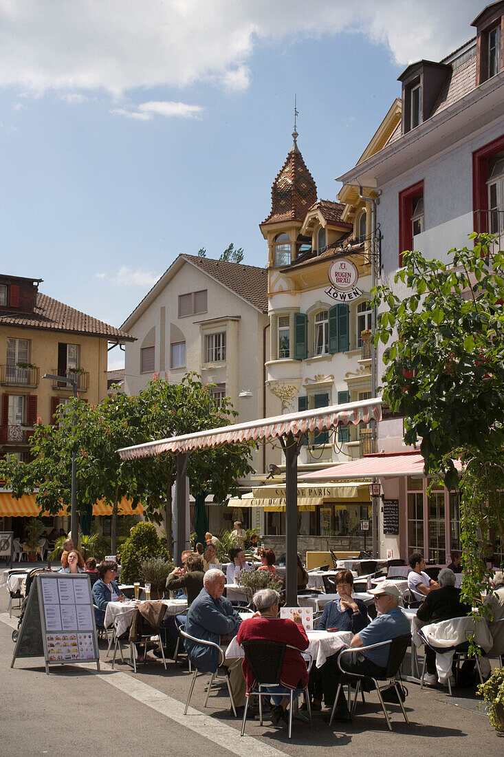 People sitting in a pavement cafe, Interlaken, Bernese Oberland (highlands), Canton of Bern, Switzerland