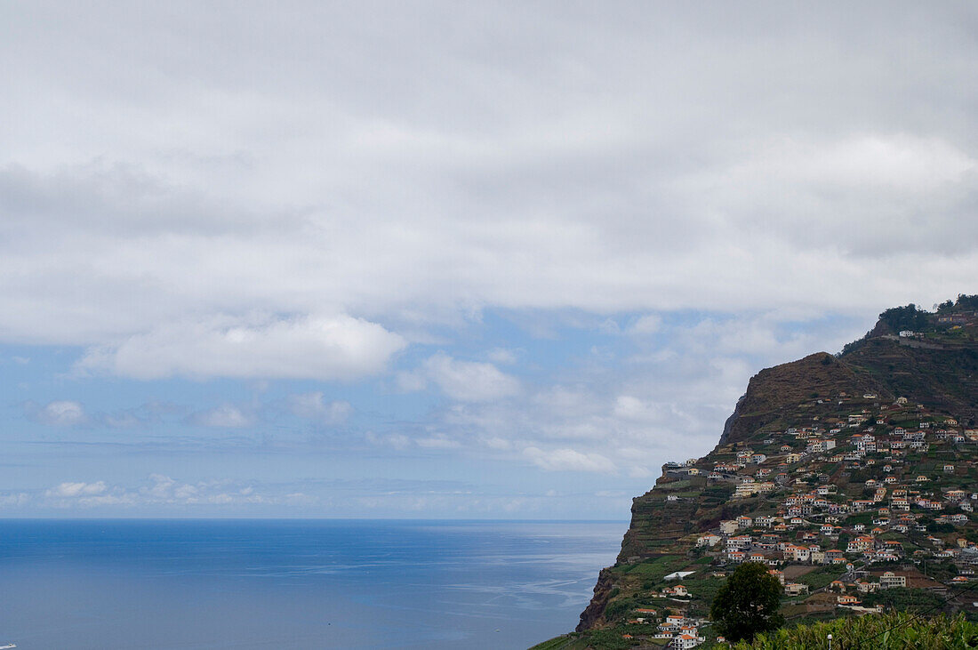 Blick von Camara de Lobos nach Cabo Girao, Madeira, Portugal