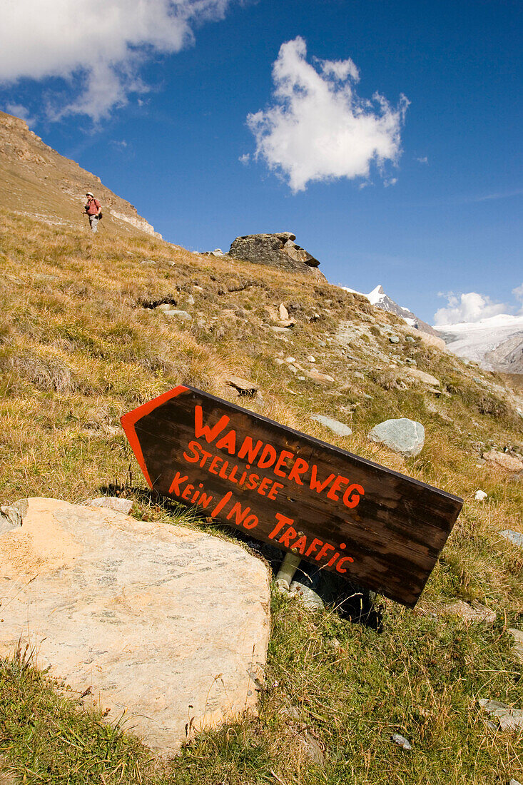 Signpost for a hiking trail along Stellisee to the Alpine hut Fluhalp, Zermatt, Valais, Switzerland