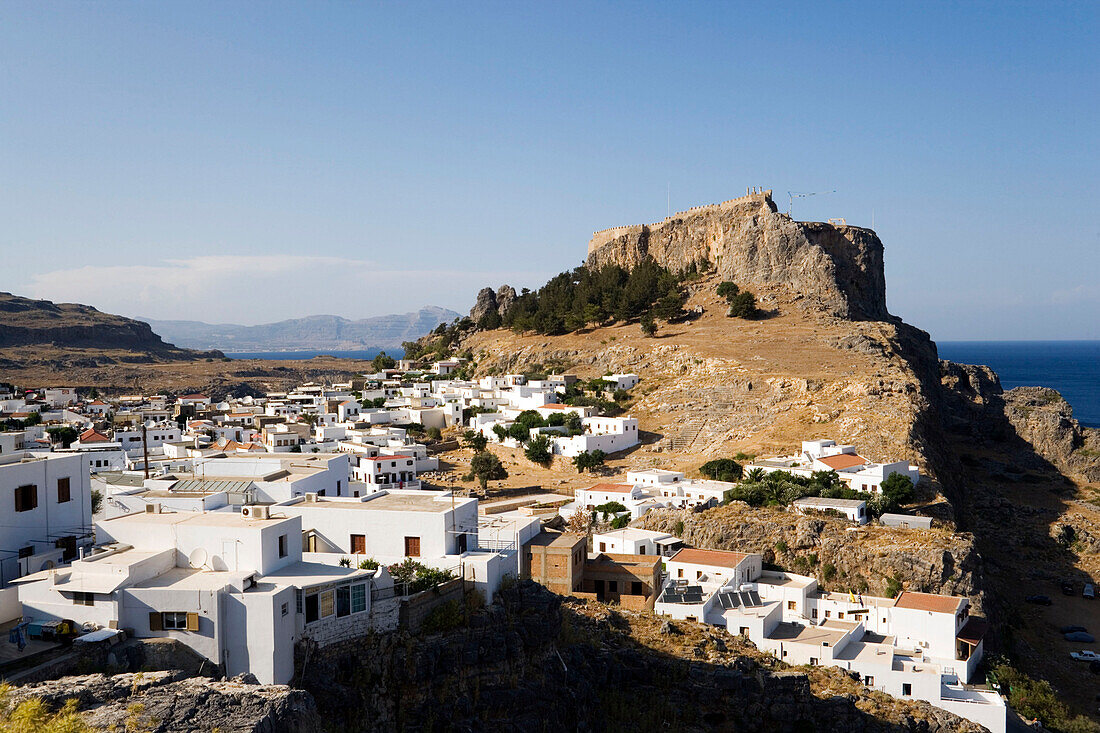 Blick auf die Akropolis, Lindos, Rhodos, Griechenland