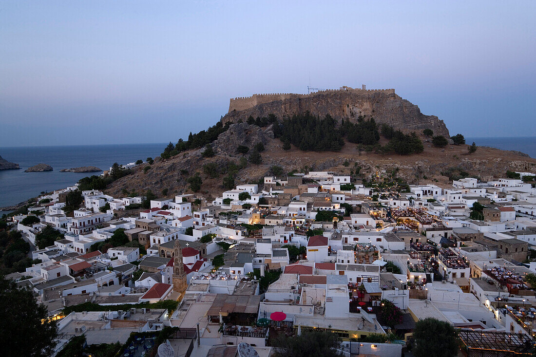 Blick auf die Akropolis, Lindos, Rhodos, Griechenland