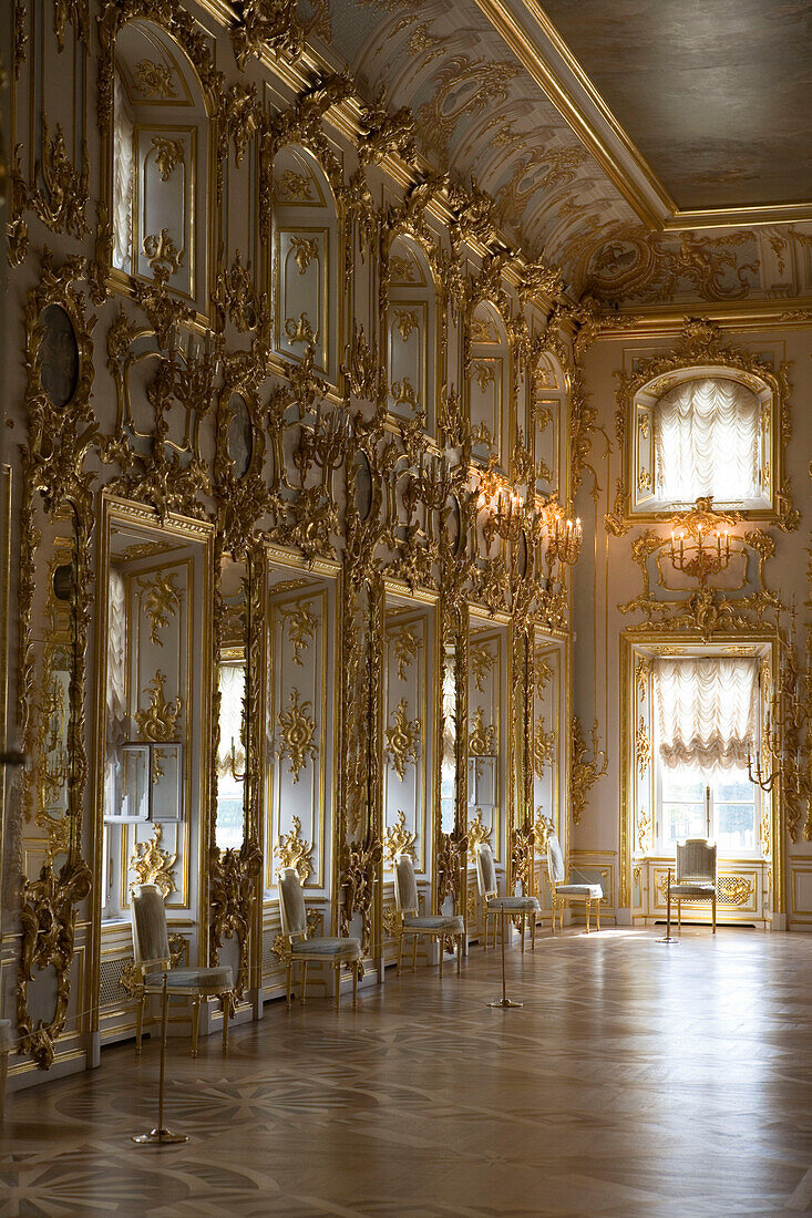 Saal im prunkvollen Katharinenpalast, Zarskoje Selo (Dorf des Zaren), bei Sankt Petersburg, Russland, Europa