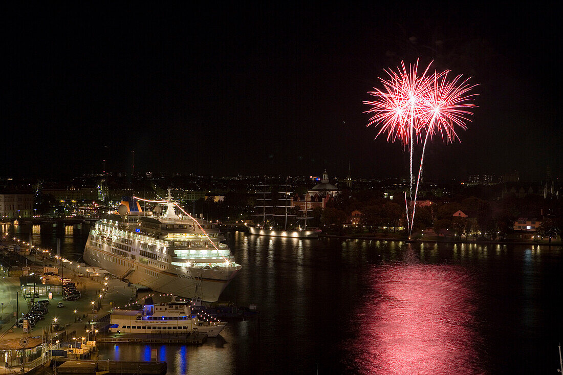 Feuerwerk über MS Europa anläßlich der Europas Beste 2006 kulinarischen Veranstaltung, Stockholm, Schweden, Skandinavien, Europa