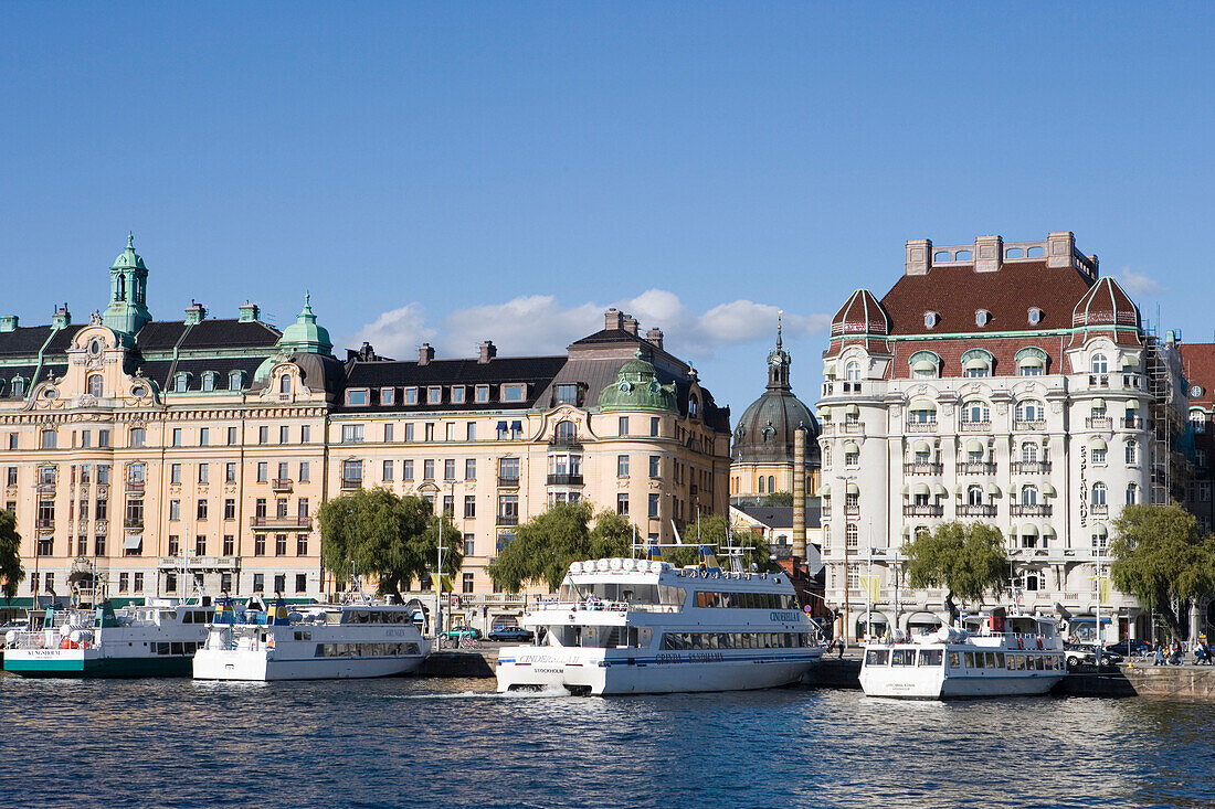 Fähren und Häuser auf Östermalm, Stockholm, Schweden, Skandinavien, Europa