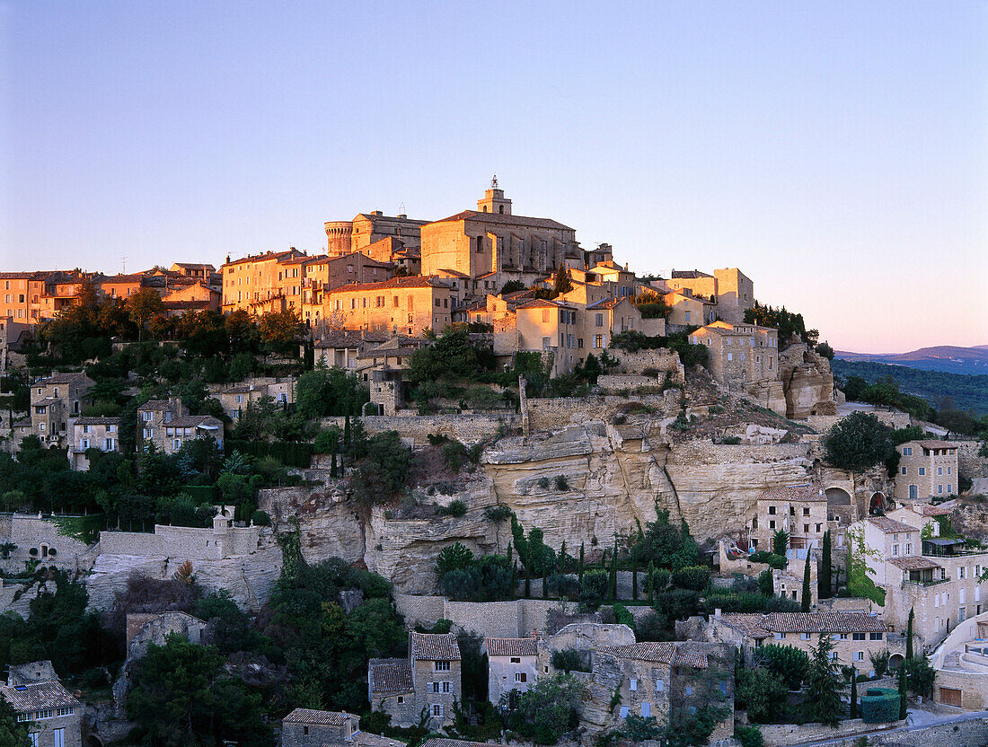 Gordes, Dorf in der Nähe von Apt, Luberon-Tal, Vaucluse, Provence, Frankreich, Europa