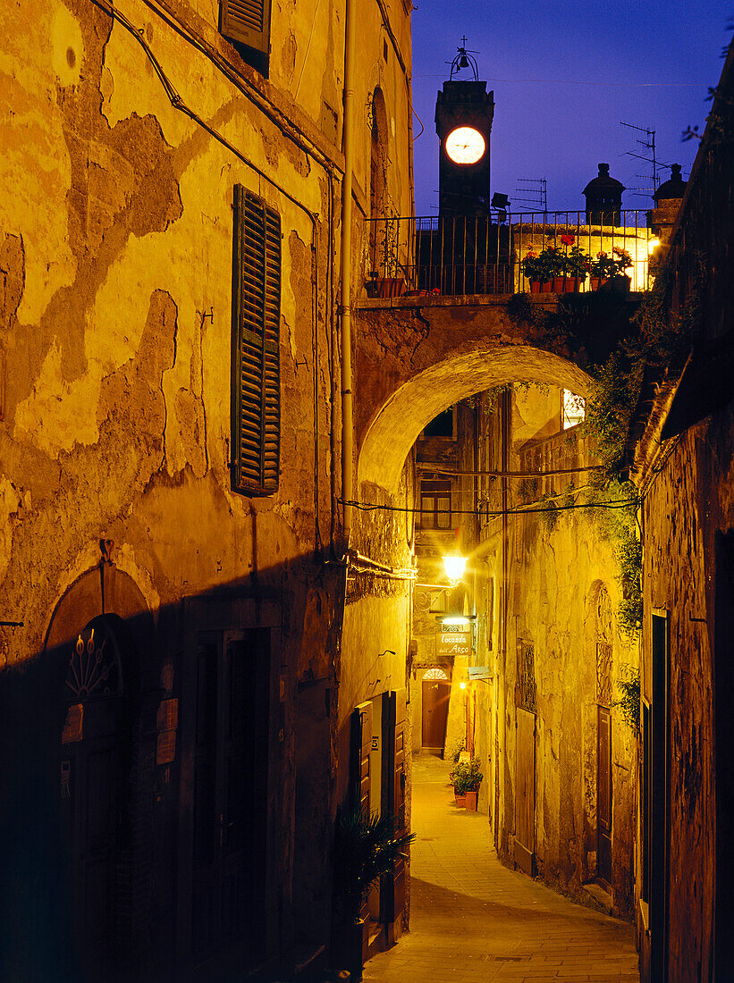 Alley, passage, Sorano, Tuscany, Italy