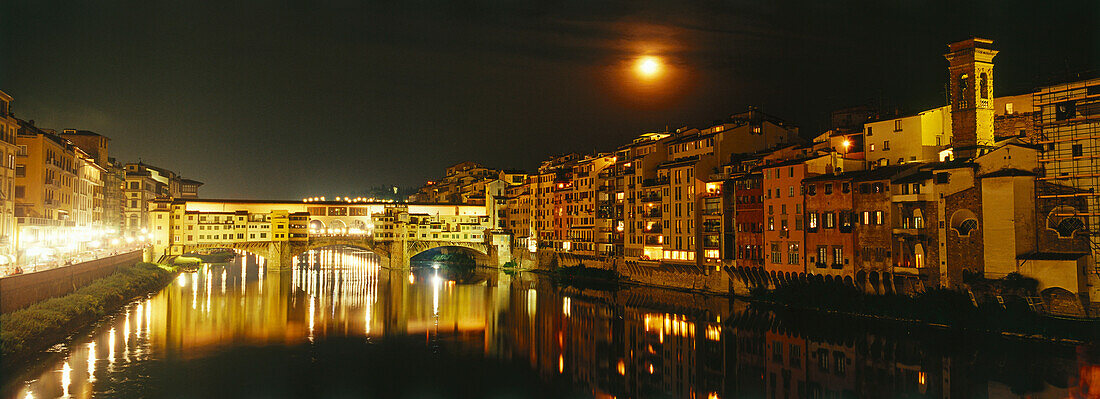 Ponte Vecchio and Arno, Firenze, Tuscany, Italy