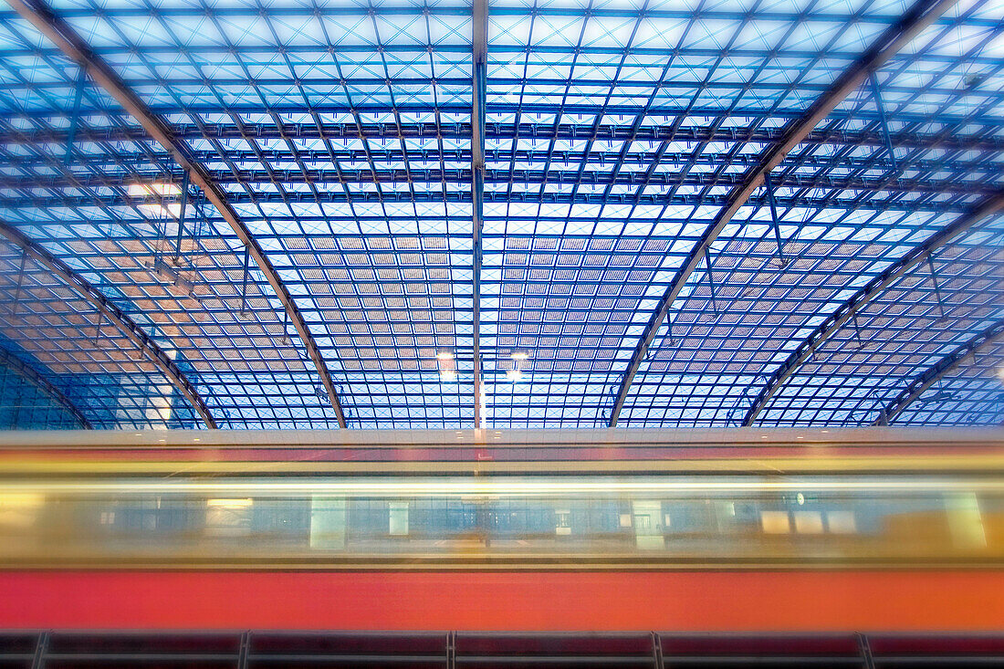 Glass roof, Main Station, Berlin