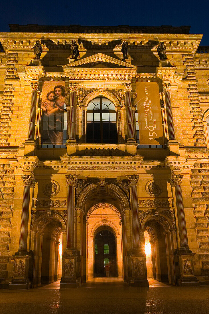 Dresden, picture galery, Zwinger, faca, 150 years