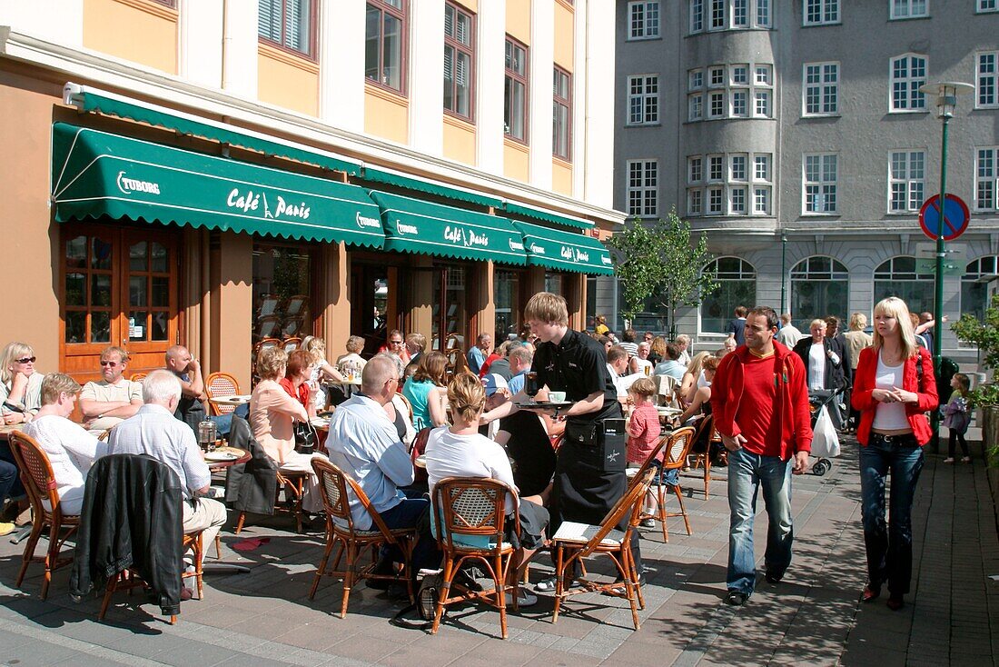 Iceland, Reykjavik, center, Cafe Paris, outdoor terasse in summer