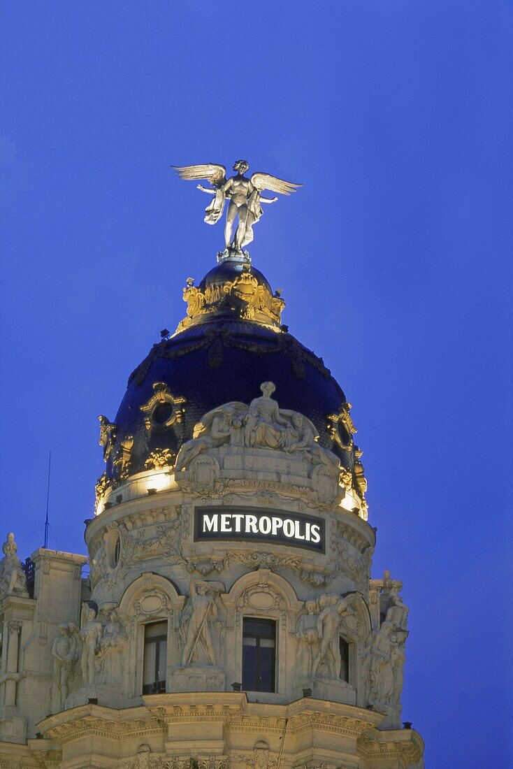 Gran Via mit Metropolis at night, Madrid, Spain