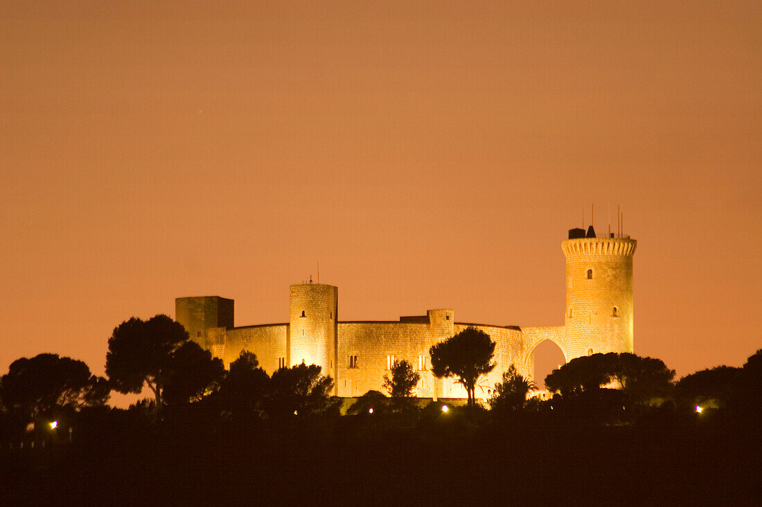 Castell Bellver, Festung bei Abenddämmerung