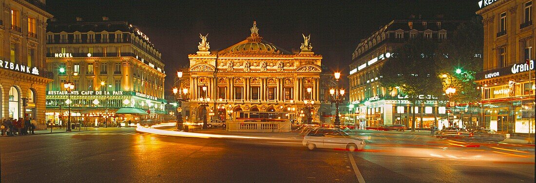 Paris, Opera, Palais Garnier, abends, Panorama