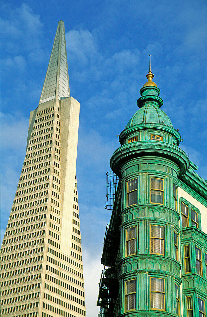 Transamerican Pyramide und historische Gebäude, San Francisco, USA