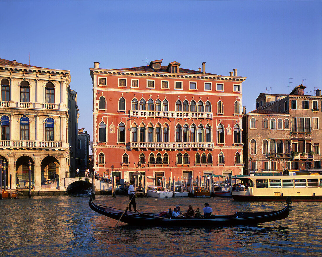 Riatlo Brücke Ponte l Rialto über em Kanal Grande, Venedig